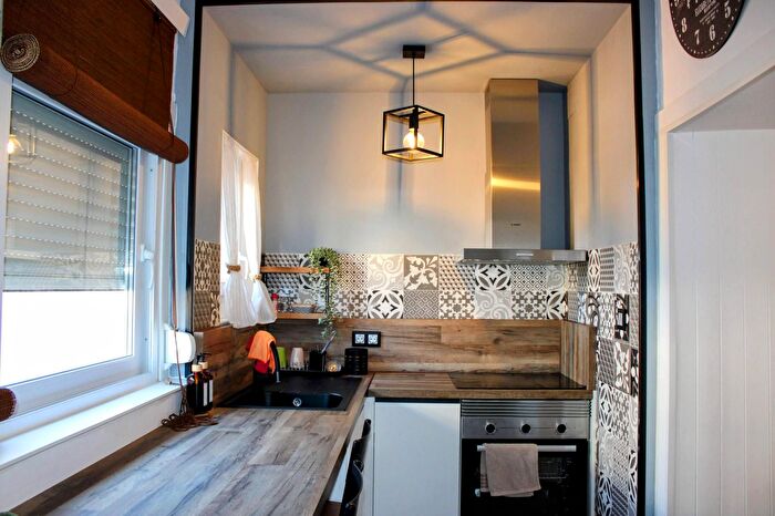Casas en venta y pisos alquiler - 1