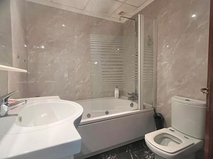 Casas en venta y pisos alquiler - 3