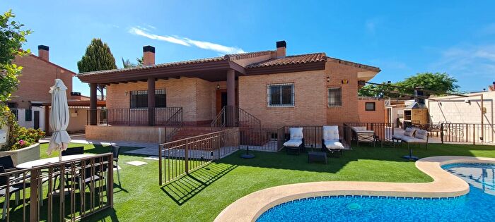 Casas en venta y pisos alquiler - 1