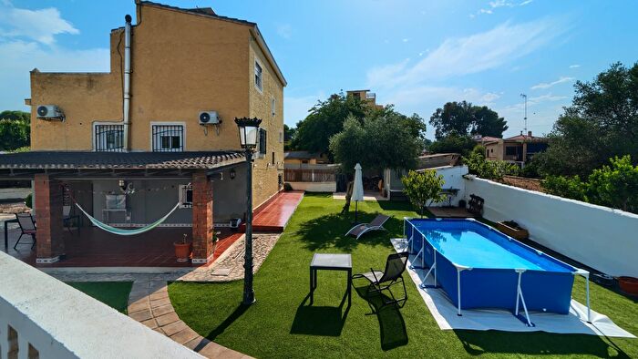Casa en venta en Ribaroja de Túria, Valencia de 5 habitaciones