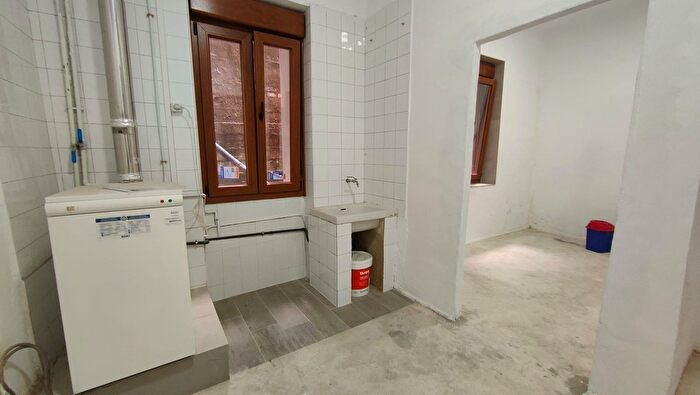 Casas en venta y pisos alquiler - 3
