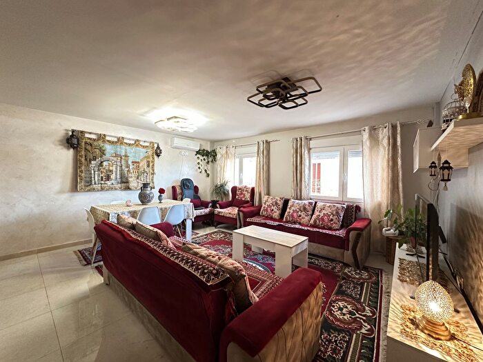 Casas en venta y pisos alquiler - 3