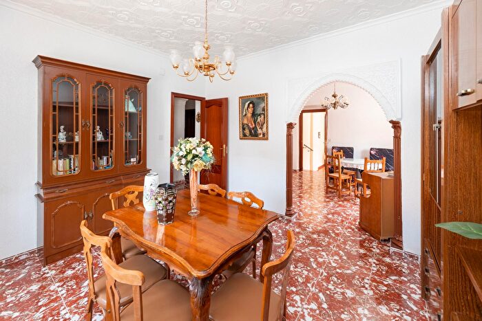 Casas en venta y pisos alquiler - 1