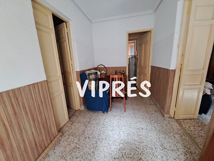 Casas en venta y pisos alquiler - 3