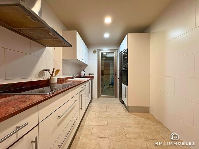 Casas en venta y pisos alquiler - 3
