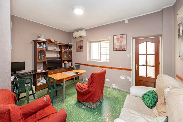 Casas en venta y pisos alquiler - 1