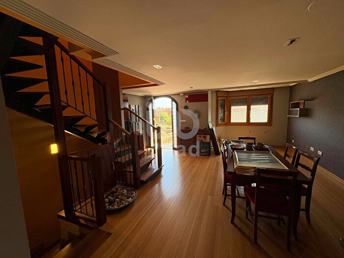 Casa en venta en Sariegos, León de 4 habitaciones