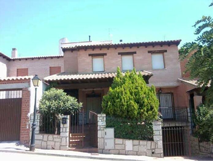 Casas en venta y pisos alquiler - 3