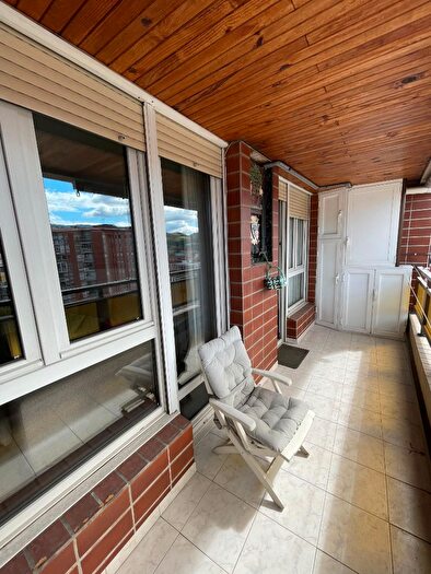 Casas en venta y pisos alquiler - 3