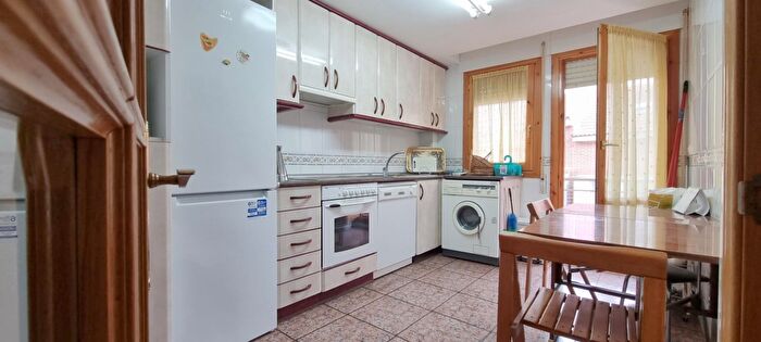 Casas en venta y pisos alquiler - 3