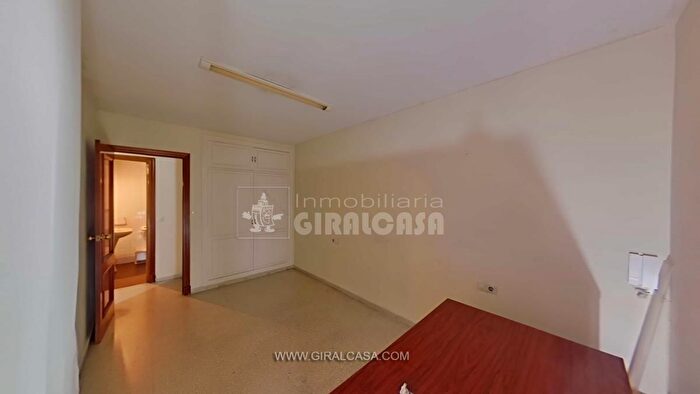 Casas en venta y pisos alquiler - 3