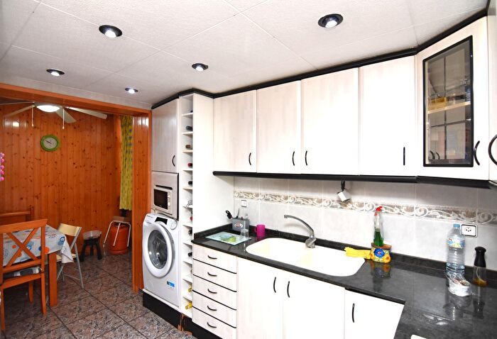 Casas en venta y pisos alquiler - 1