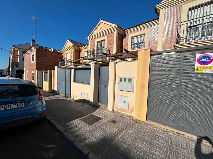 Casa en venta en Ciudad Jardín, Badajoz Capital de 4 habitaciones