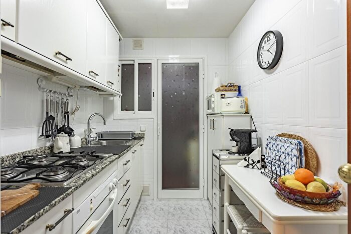 Casas en venta y pisos alquiler - 3