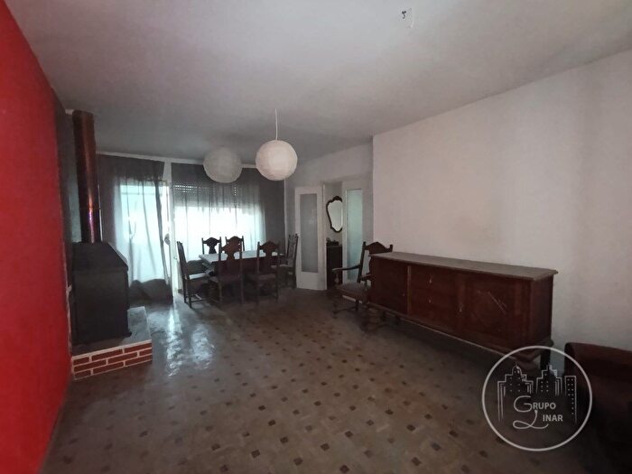 Casas en venta y pisos alquiler - 3