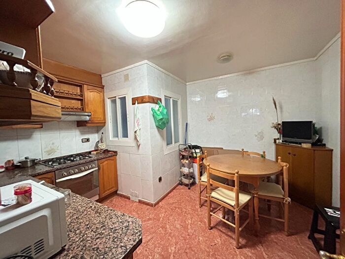 Casas en venta y pisos alquiler - 3