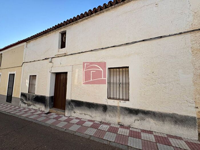 Casa en venta en Campanario, Badajoz de 4 habitaciones