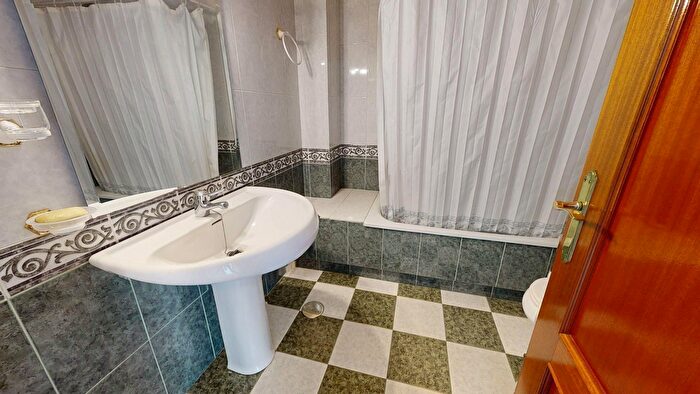 Casas en venta y pisos alquiler - 2