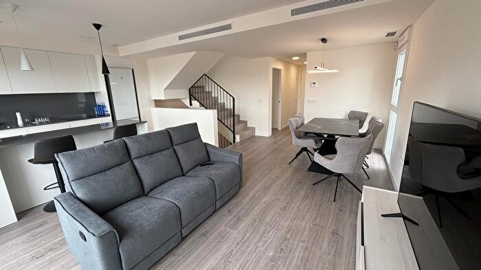 Casas en venta y pisos alquiler - 3