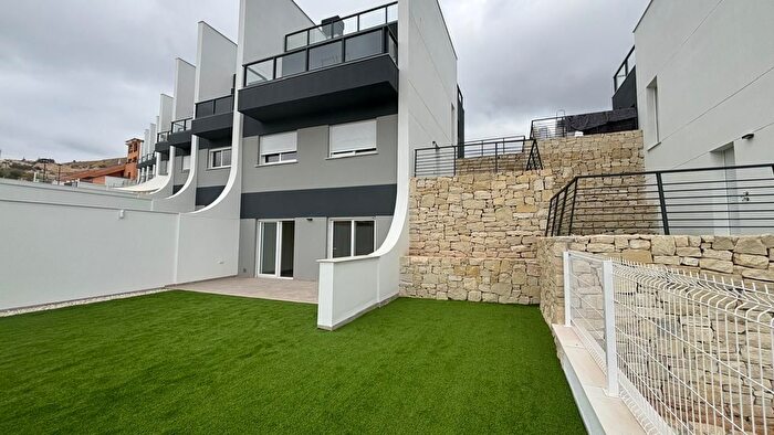 Casas en venta y pisos alquiler - 1