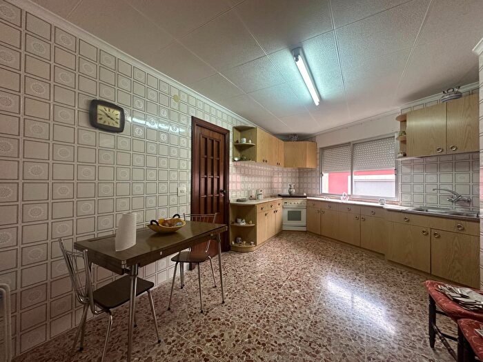 Casas en venta y pisos alquiler - 3