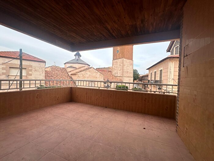 Casas en venta y pisos alquiler - 1