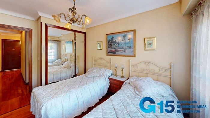 Casas en venta y pisos alquiler - 3