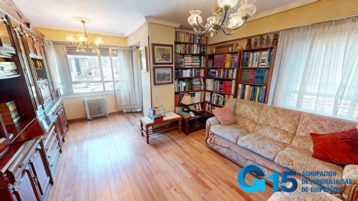Casas en venta y pisos alquiler - 1
