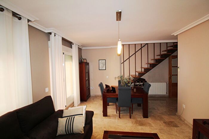 Casas en venta y pisos alquiler - 3