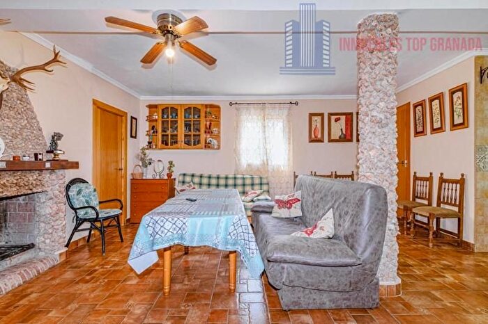 Casa en venta en Pinos Puente, Granada de 2 habitaciones