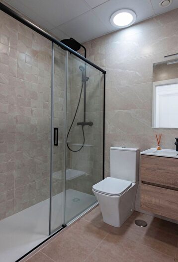 Casas en venta y pisos alquiler - 3