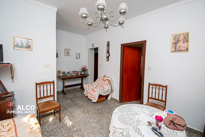 Casas en venta y pisos alquiler - 3