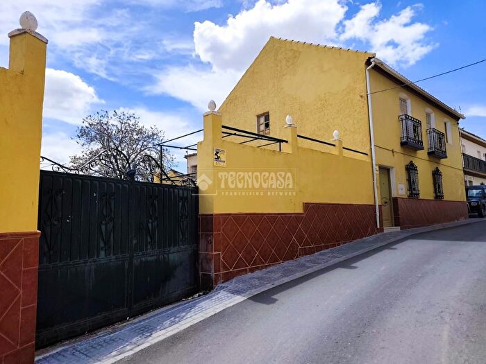 Casa en venta en Darro, Granada de 6 habitaciones