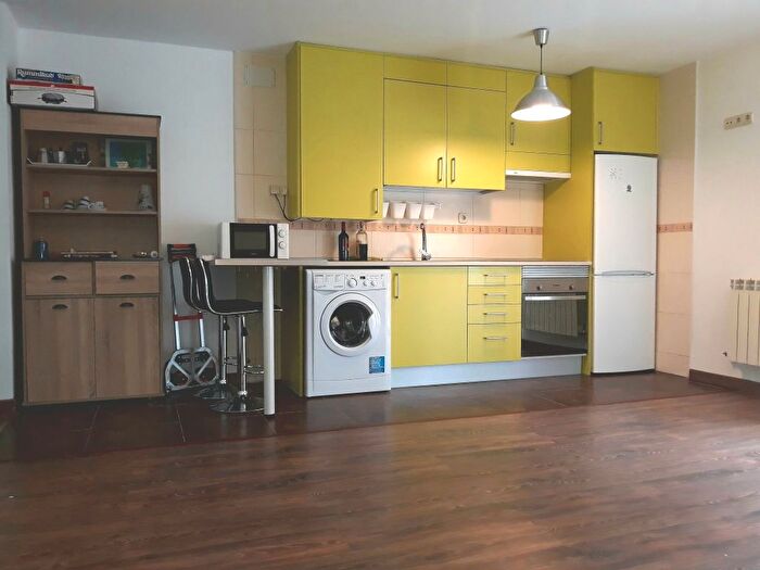 Casas en venta y pisos alquiler - 1