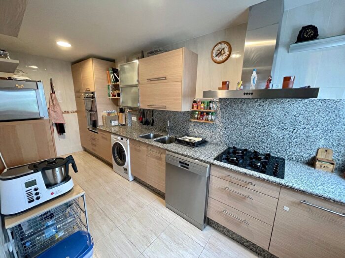 Casas en venta y pisos alquiler - 2