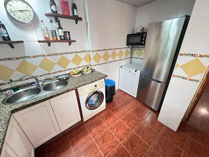 Casas en venta y pisos alquiler - 3