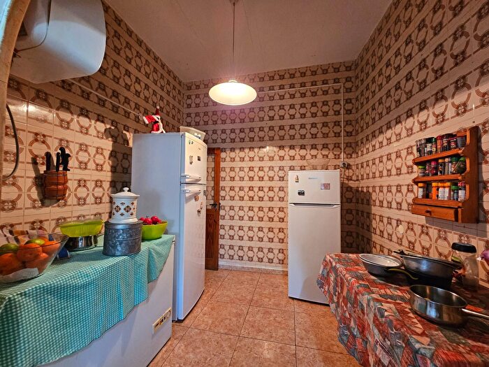 Casas en venta y pisos alquiler - 3