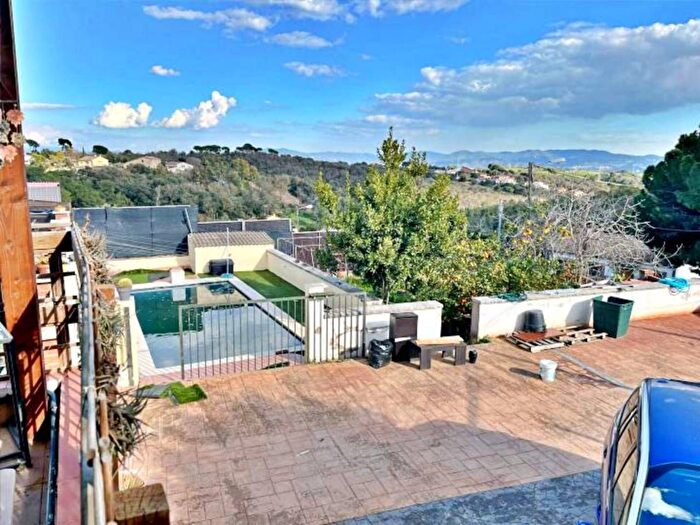 Casa en venta en Sentmenat, Barcelona de 4 habitaciones