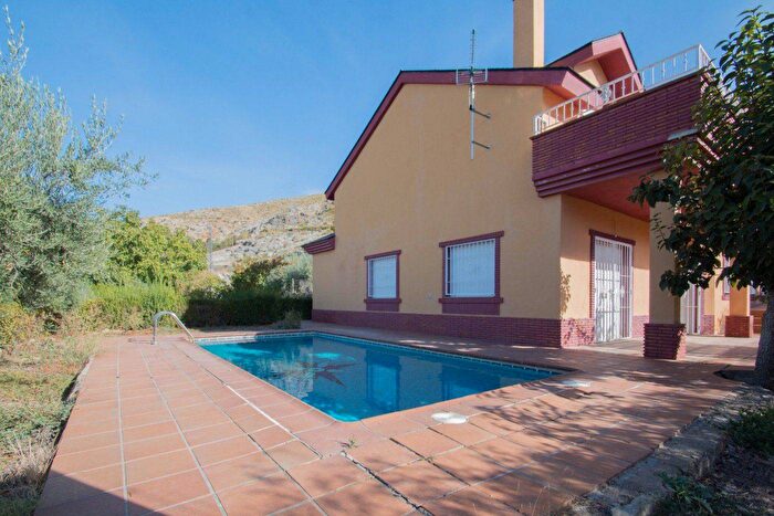 Casas en venta y pisos alquiler - 1