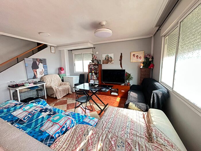 Casas en venta y pisos alquiler - 2