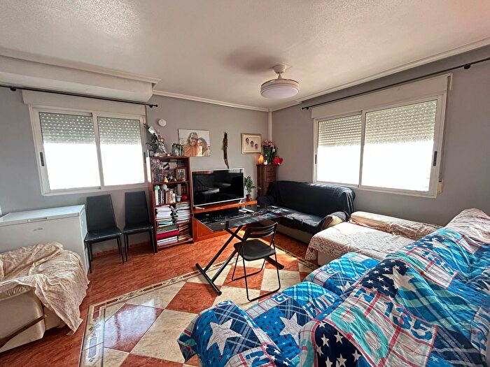 Casas en venta y pisos alquiler - 3
