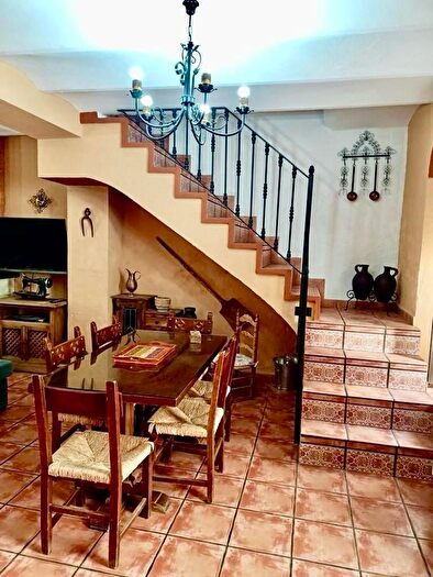 Casas en venta y pisos alquiler - 3