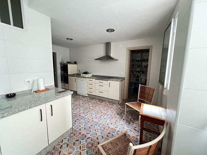 Casas en venta y pisos alquiler - 3