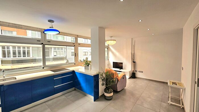 Casas en venta y pisos alquiler - 3