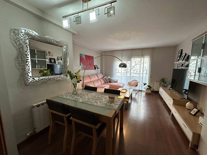 Casas en venta y pisos alquiler - 1