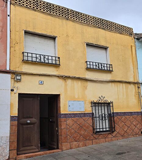 Casas en venta y pisos alquiler - 1