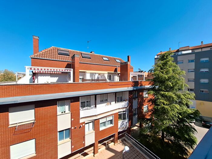 Casas en venta y pisos alquiler - 3