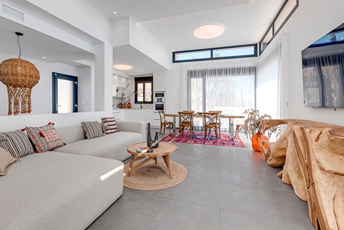 Casas en venta y pisos alquiler - 3