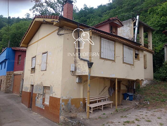 Casas en venta y pisos alquiler - 1