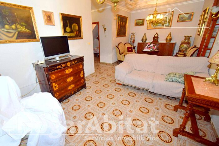 Casas en venta y pisos alquiler - 3